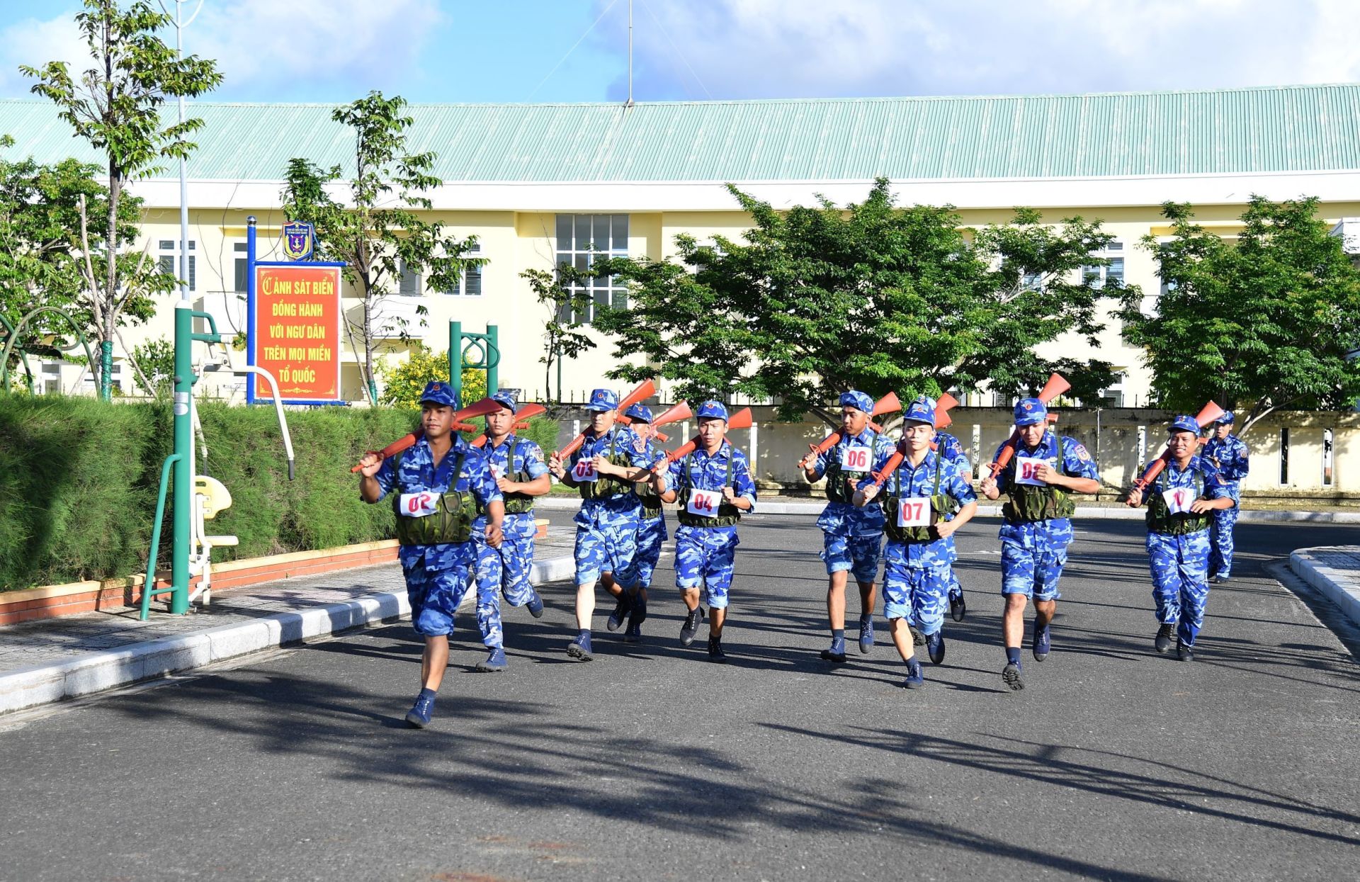 Sôi nổi Hội thao thể thao chào mừng Đại hội Đại biểu Đảng bộ Vùng Cảnh sát biển 4
