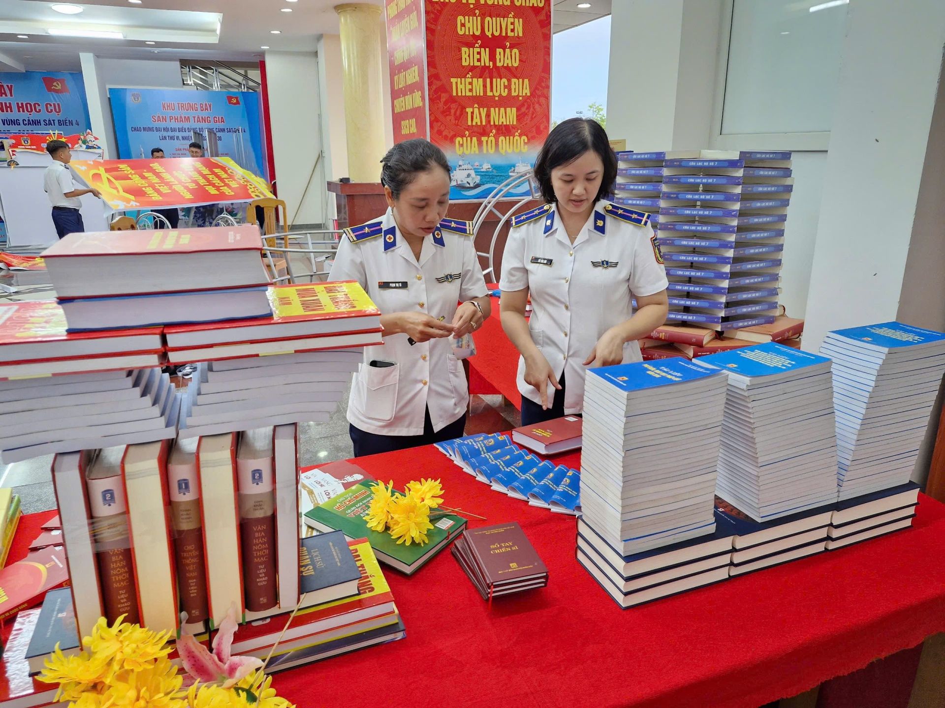 Cán bộ, chiến sĩ hăng say làm tốt công tác trang trí Đại hội Cán bộ, chiến sĩ hăng say làm tốt công tác trang trí Đại hội