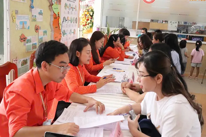 Phụ huynh tư vấn trường có mô hình đặc thù tại Trường Tiểu học Nguyễn Thái Học, quận 1 (Ảnh minh họa) Phụ huynh tư vấn trường có mô hình đặc thù tại Trường Tiểu học Nguyễn Thái Học, quận 1 (Ảnh minh họa)