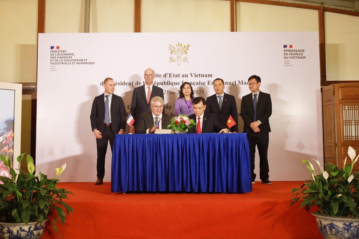 Tổng giám đốc EVNSPC Nguyễn Phước Đức và Chủ tịch HDF Energy Damien Havard ký kết hợp tác phát triển điện hydrogen xanh tại Việt Nam Tổng giám đốc EVNSPC Nguyễn Phước Đức và Chủ tịch HDF Energy Damien Havard ký kết hợp tác phát triển điện hydrogen xanh tại Việt Nam
