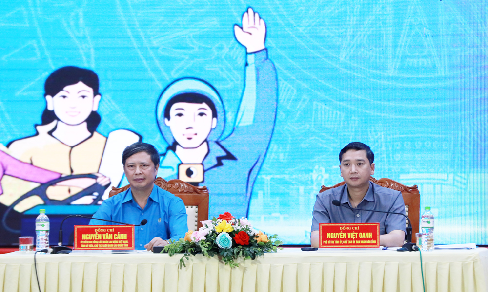 Chủ tịch UBND tỉnh Nguyễn Việt Oanh và Chủ tịch Liên đoàn Lao động tỉnh Nguyễn Văn Cảnh chủ trì hội nghị. Chủ tịch UBND tỉnh Nguyễn Việt Oanh và Chủ tịch Liên đoàn Lao động tỉnh Nguyễn Văn Cảnh chủ trì hội nghị.