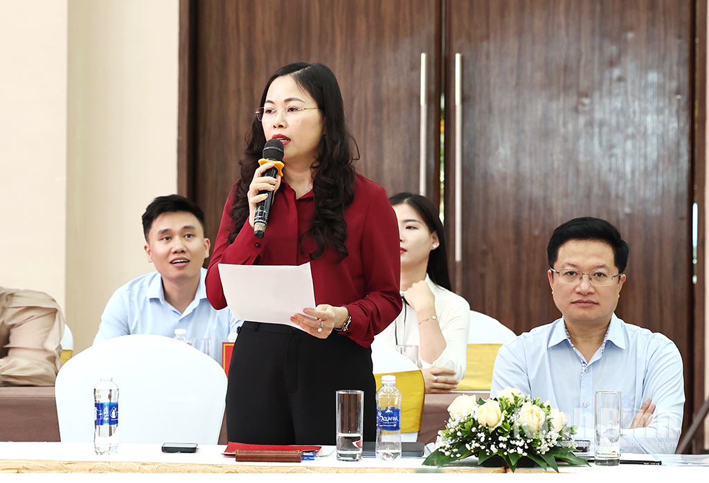 Nguyễn Thị Hồng Hạnh, Tỉnh uỷ viên, Phó Trưởng Ban Thường trực Ban Tuyên giáo và Dân vận Tỉnh uỷ Ninh Bình phát biểu tại Toạ đàm. Nguyễn Thị Hồng Hạnh, Tỉnh uỷ viên, Phó Trưởng Ban Thường trực Ban Tuyên giáo và Dân vận Tỉnh uỷ Ninh Bình phát biểu tại Toạ đàm.