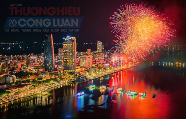 Cuộc gặp gỡ Á – Âu đầy kịch tính trên bầu trời sông Hàn. Ảnh: Huỳnh Sơn