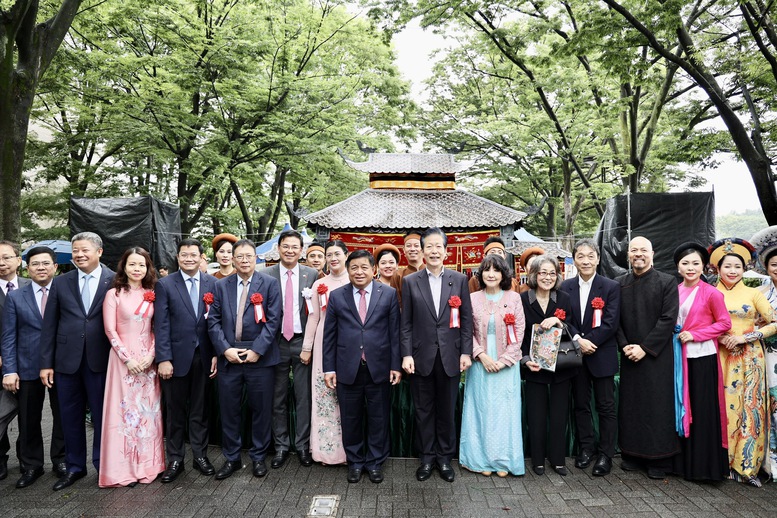 Phó Thủ tướng Nguyễn Chí Dũng cùng các đại biểu dự Lễ hội Việt Nam tại Công viên Yoyogi, Tokyo, Nhật Bản - Ảnh: VGP/Thu Sa