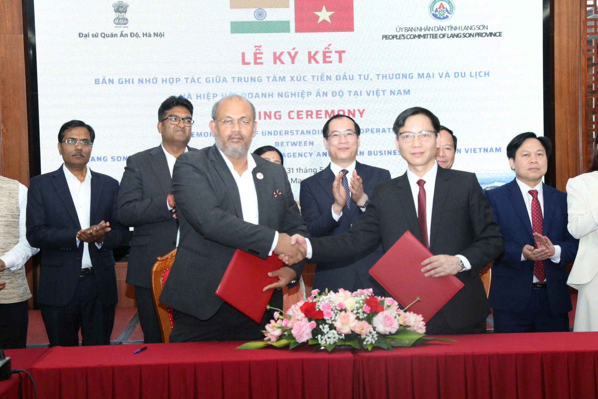 Lãnh đạo Trung tâm Xúc tiến Đầu tư, Thương mại và Du lịch tỉnh Lạng Sơn và đại diện lãnh đạo Hiệp hội Doanh nghiệp Ấn Độ tại Việt Nam đã ký kết biên bản ghi nhớ hợp tác phát triển đầu tư, thương mại và du lịch giữa hai bên