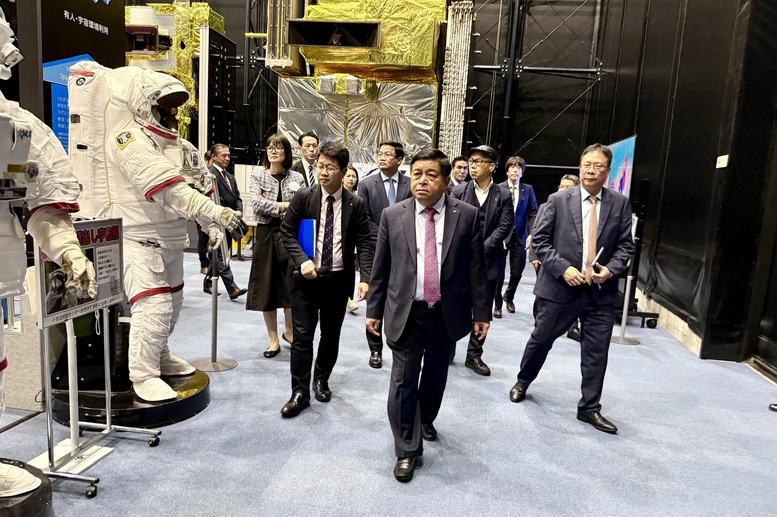 Phó Thủ tướng Nguyễn Chí Dũng và đoàn công tác Chính phủ thăm JAXA - Ảnh: VGP/Thu Sa