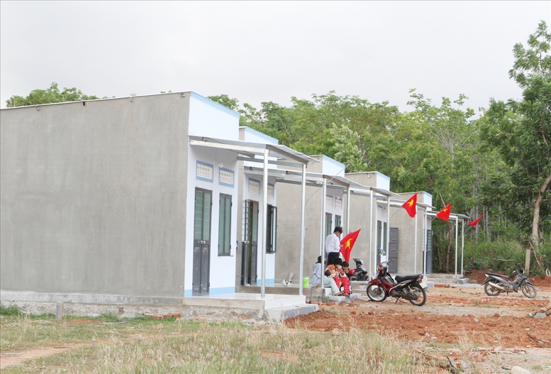 Người dân tỉnh Ninh Thuận được hỗ trợ kinh phí san lấp mặt bằng để cấp đất ở, đồng thời được hỗ trợ chi phí xây dựng nhà ở Người dân tỉnh Ninh Thuận được hỗ trợ kinh phí san lấp mặt bằng để cấp đất ở, đồng thời được hỗ trợ chi phí xây dựng nhà ở