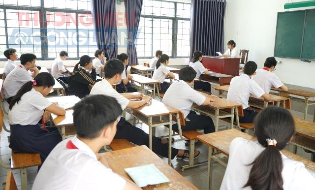 Thí sinh đến các điểm thi để nghe phổ biến quy chế tuyển sinh vào lớp 10 THPT