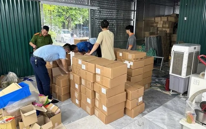 Phát hiện hàng ngàn lọ mỹ phẩm nhập lậu