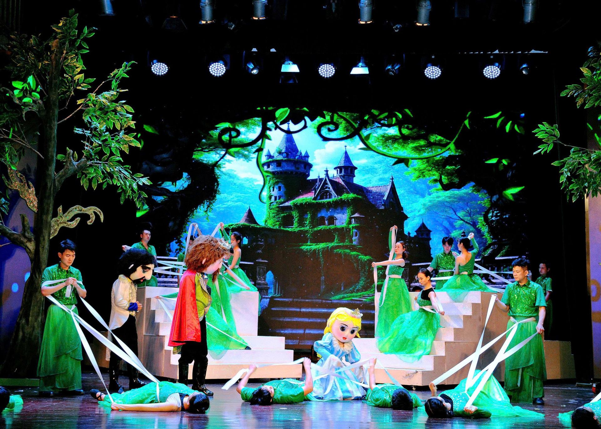 Vở múa rối “Bầy chim Thiên Nga”