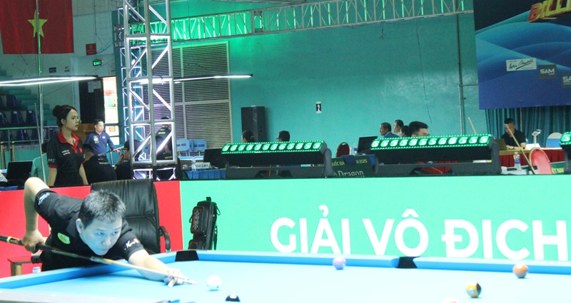 VĐV Nguyễn Phúc Long thi đấu nội dung Pool 9 -ball, đối thủ của anh trận này là VĐV Nguyễn Minh Khôi (Thanh Hóa)
