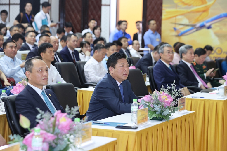 Lễ kỷ niệm 30 năm thành lập Vietnam Airlines diễn ra sáng 1/6 tại Hà Nội - Ảnh: VGP/Nhật Bắc