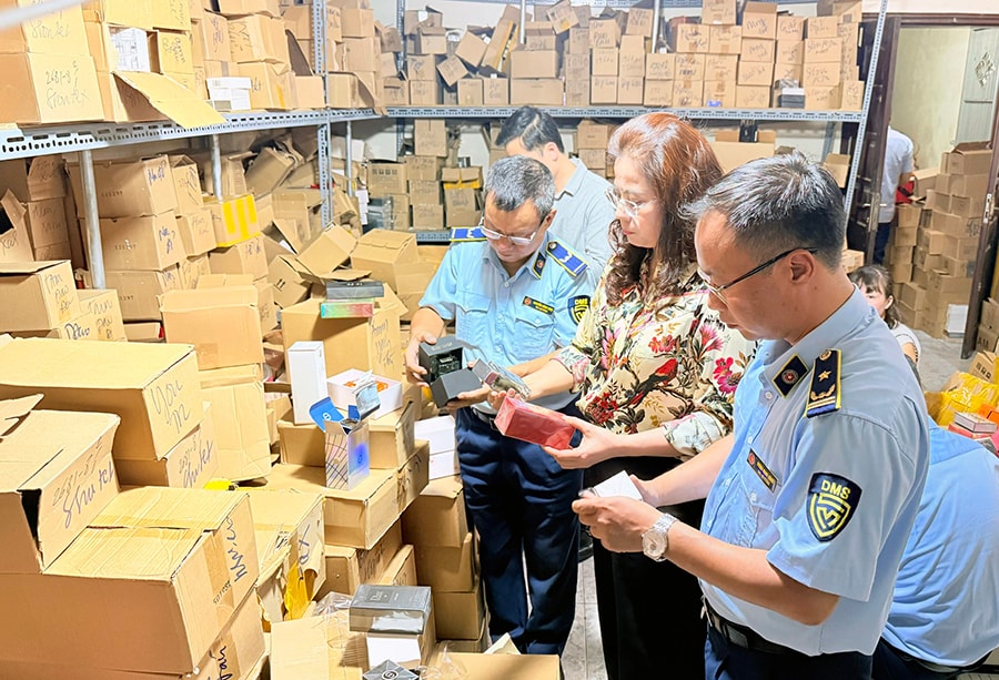 Hà Nội: Xử lý 444 vụ buôn lậu, GLTM, sản xuất tiêu thụ hàng giả trong tháng 5