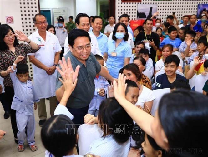 Thủ tướng Phạm Minh Chính thăm hỏi, động viên các bệnh nhi đang điều trị tại Viện Huyết học và Truyền máu Trung ương trong chương trình “Vui Tết Trung thu” (Hà Nội, 28/9/2023). Ảnh: Hoàng Hiếu/TTXVN Thủ tướng Phạm Minh Chính thăm hỏi, động viên các bệnh nhi đang điều trị tại Viện Huyết học và Truyền máu Trung ương trong chương trình “Vui Tết Trung thu” (Hà Nội, 28/9/2023). Ảnh: Hoàng Hiếu/TTXVN