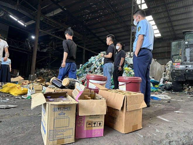 Hải Dương: Tiêu hủy hàng tấn thực phẩm bẩn, phạt nặng cơ sở vi phạm