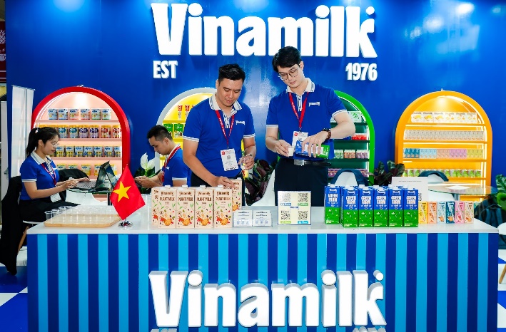 Gian trưng bày Vinamilk hiện diện ấn tượng tại ThaiFex 2025 và thu hút sự quan tâm của nhiều khách tham quan