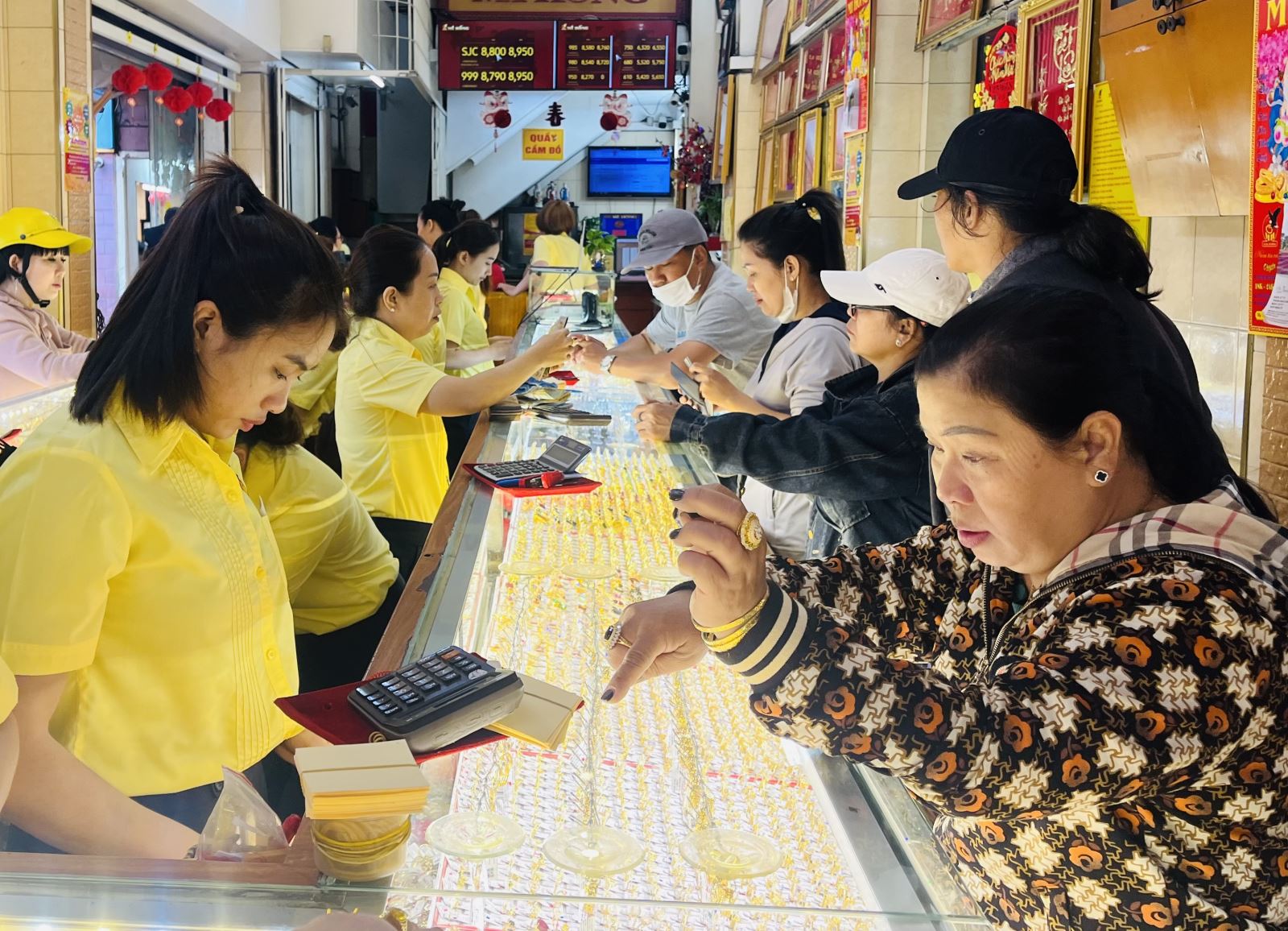 Người dân cũng mong muốn thị trường vàng minh bạch hơn để yên tâm đầu tư.