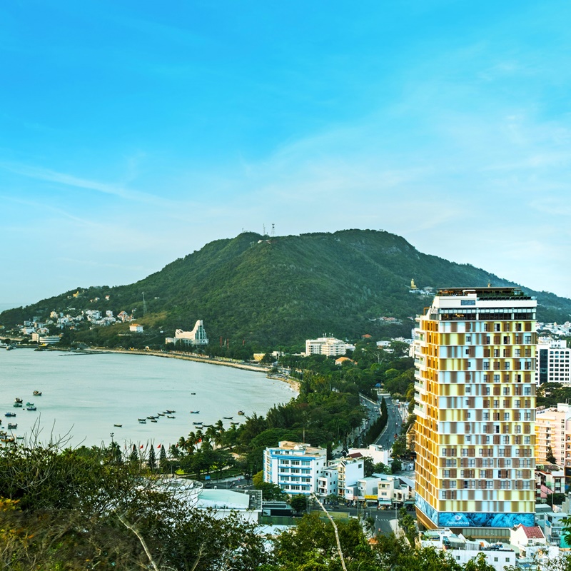 Khách sạn Fusion Suites, tọa lạc tại Bãi Trước, TP.Vũng Tàu do HODECO đầu tư xây dựng.