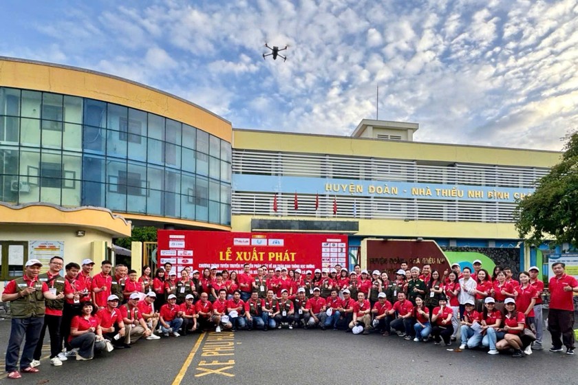 Caravan mùa 3: Khởi động hành trình tuyên truyền pháp luật và an toàn giao thông học đường tại Cà Mau Caravan mùa 3: Khởi động hành trình tuyên truyền pháp luật và an toàn giao thông học đường tại Cà Mau