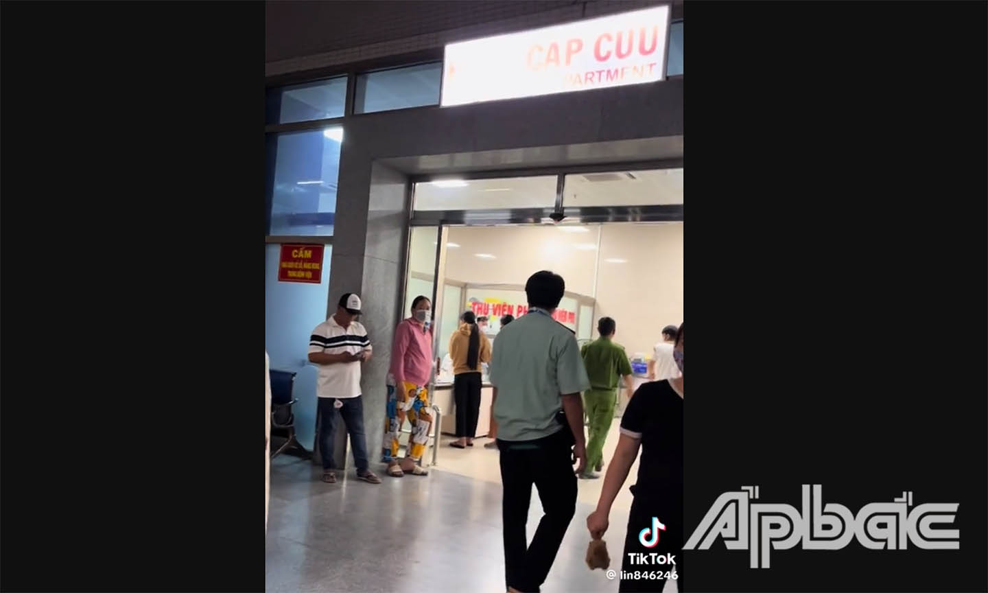 Ảnh được cắt từ clip người phụ nữ quay tại sảnh cấp cứu Bệnh viện Đa khoa tỉnh Tiền Giang.