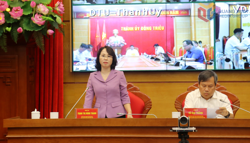 Bà Trịnh Thị Minh Thanh, Phó Bí thư Thường trực Tỉnh ủy, Chủ tịch HĐND tỉnh, phát biểu tại cuộc họp.