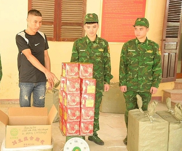 Bộ đội Biên phòng Lạng Sơn: Bắt giữ 8 đối tượng vận chuyển gần 400 kg pháo nổ nhập lậu