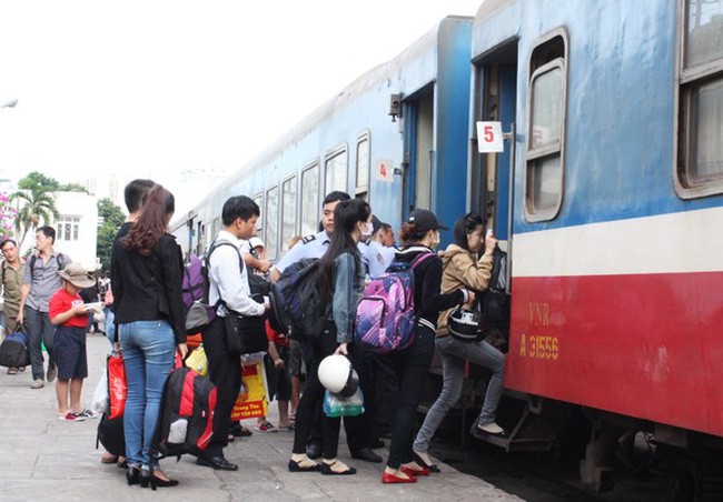 Từ nay đến 31/10/2025, ngành đường sắt giảm giá vé cho học sinh, sinh viên đi thi, nhập học. Áp dụng khi mua vé tại ga, không áp dụng online. Từ nay đến 31/10/2025, ngành đường sắt giảm giá vé cho học sinh, sinh viên đi thi, nhập học. Áp dụng khi mua vé tại ga, không áp dụng online.