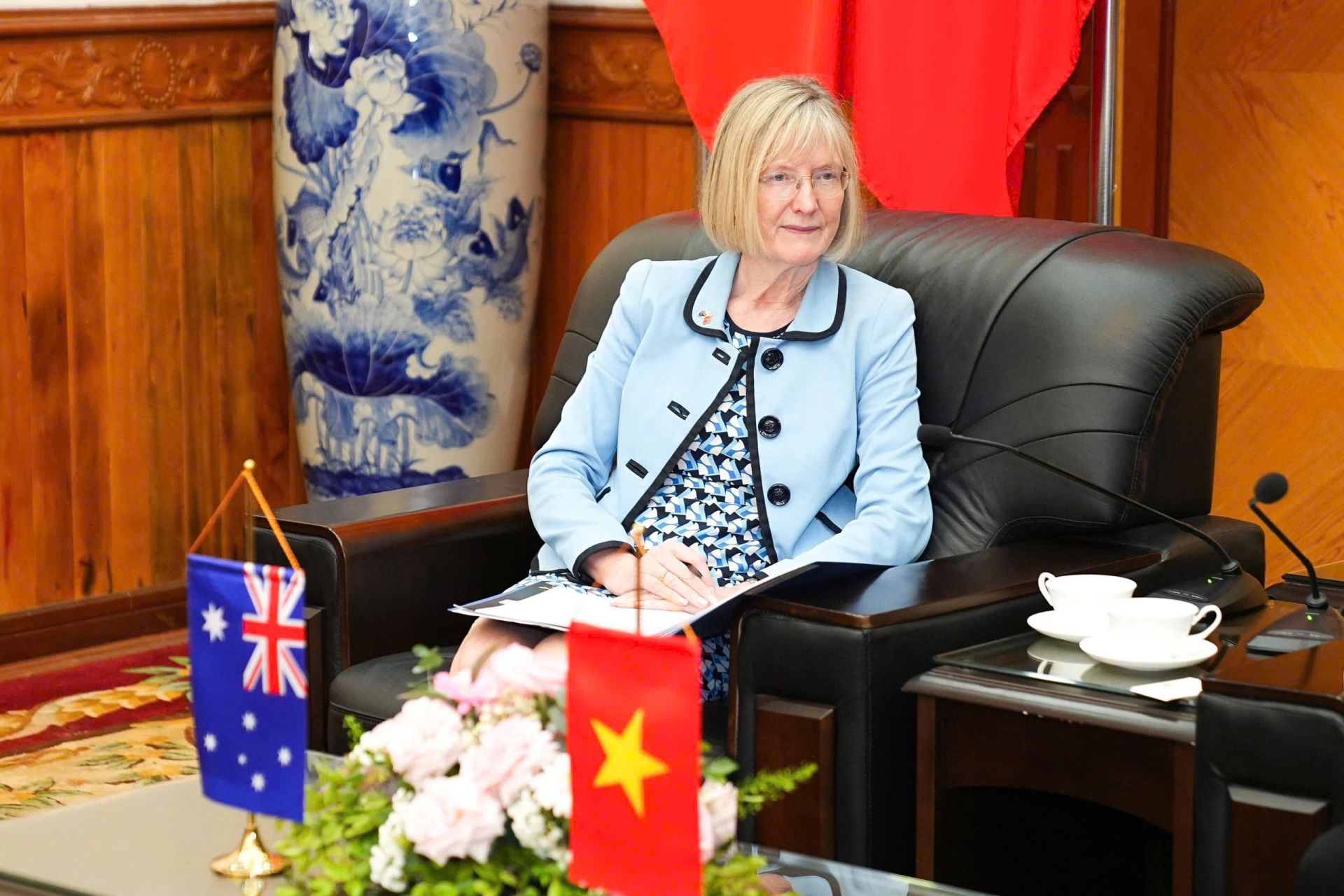 Đại sứ Australia tại Việt Nam mong muốn thúc đẩy các lĩnh vực hợp tác giữa Australia trên địa bàn thành phố. Đại sứ Australia tại Việt Nam mong muốn thúc đẩy các lĩnh vực hợp tác giữa Australia trên địa bàn thành phố.