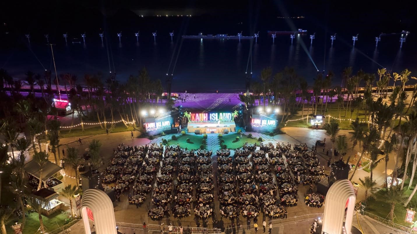 Hơn 1000 khách hàng có mặt tại sự kiện “Dệt sắc Đảo Xanh” (Ảnh: Ánh Dương) Hơn 1000 khách hàng có mặt tại sự kiện “Dệt sắc Đảo Xanh” (Ảnh: Ánh Dương)