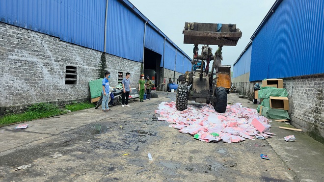 Gần 2.000 gấu bông độc hại bị tiêu hủy: Lời cảnh tỉnh về đồ chơi trẻ em không rõ nguồn gốc