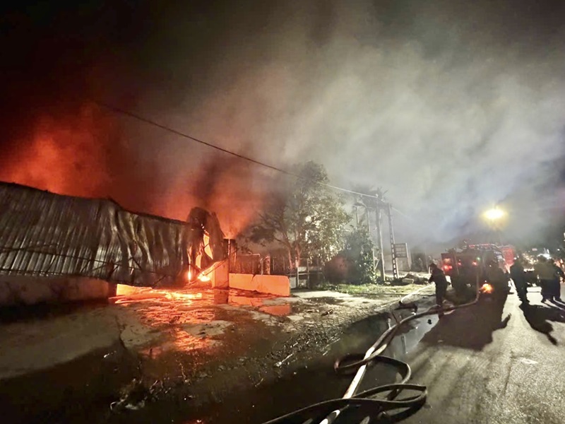 Cháy lớn tại 4 doanh nghiệp ở Hải Dương