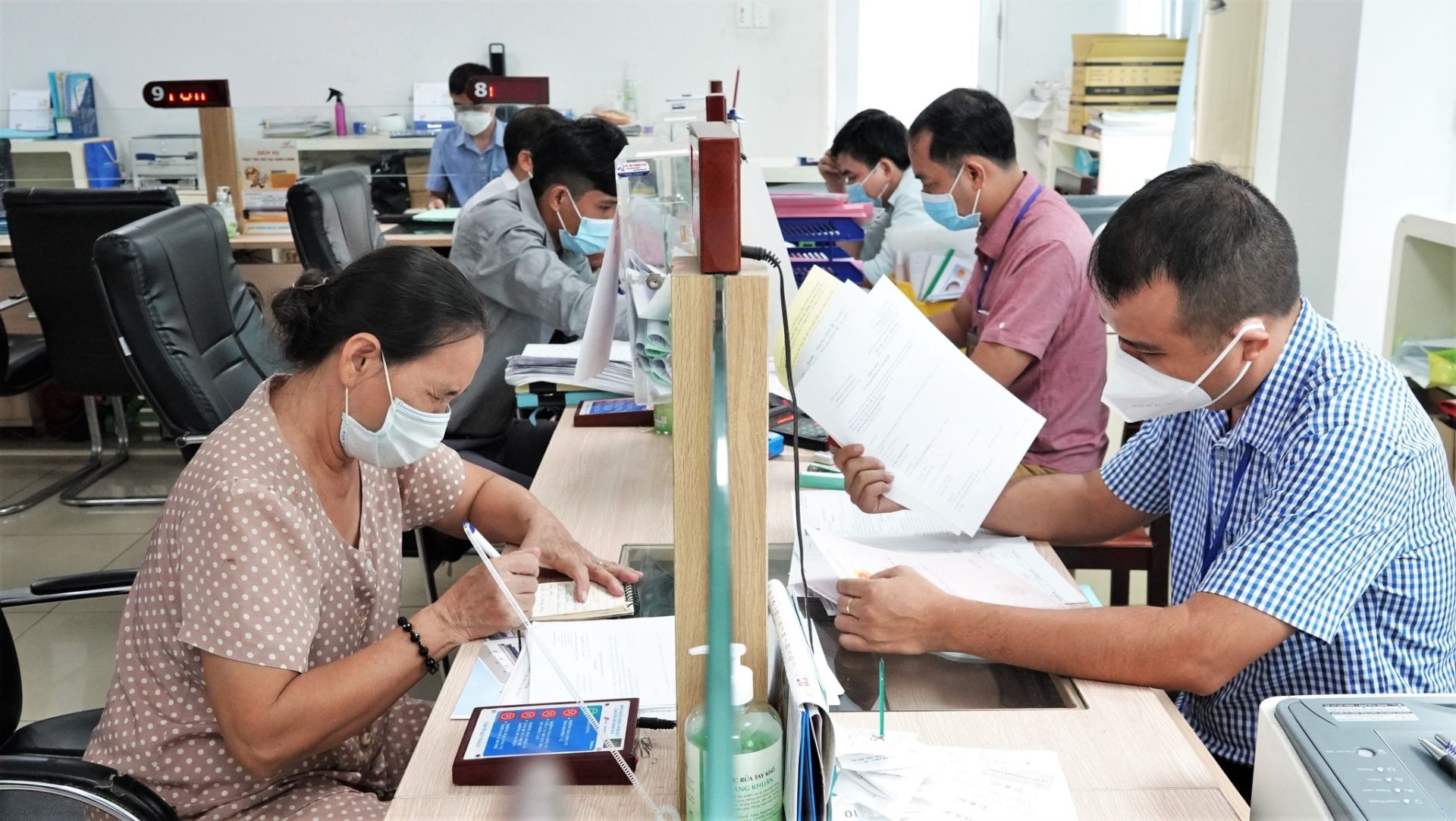 Bộ Nội vụ đề xuất cán bộ, công chức không hoàn thành nhiệm vụ 1 năm vào diện tinh giản biên chế