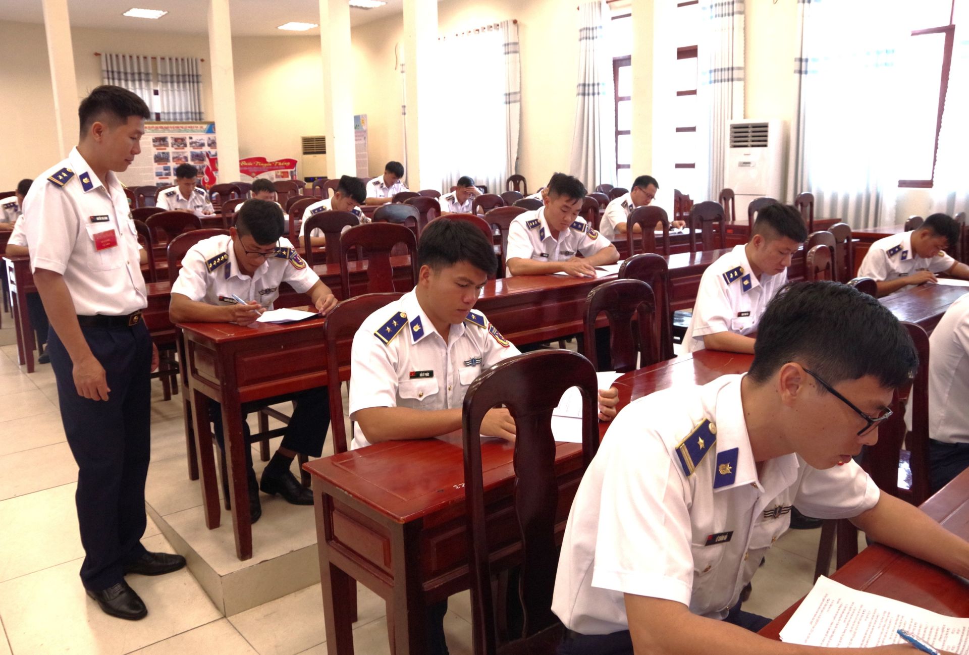 Các thi sinh tham gia thi lý thuyết