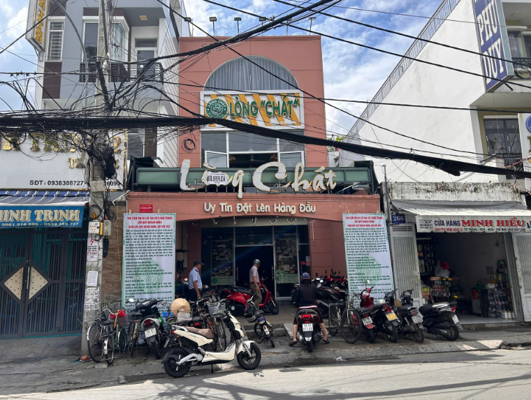 Quán Lòng Chát là một trong hai quán ăn tại TP.HCM bị xử phạt sau Quán Lòng Chát là một trong hai quán ăn tại TP.HCM bị xử phạt sau