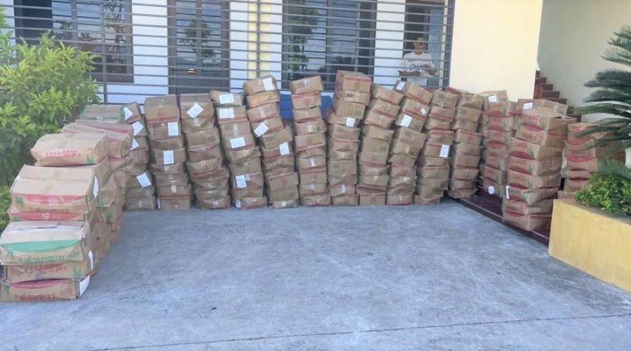 Lực lượng chức năng thu giữ toàn bộ số hàng để điều tra làm rõ xử lý theo quy định. Lực lượng chức năng thu giữ toàn bộ số hàng để điều tra làm rõ xử lý theo quy định.