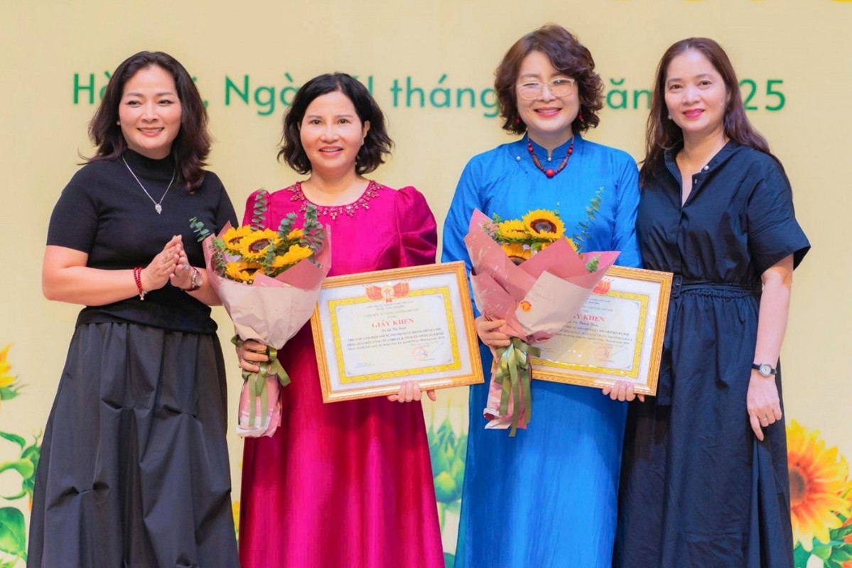 Tổng Giám đốc Dược phẩm Tâm Bình được Sở Công Thương Hà Nội khen thưởng