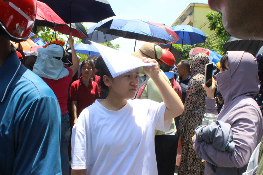 Thời tiết trong buổi thi đầu tiên tại Hà Tĩnh nắng nóng và oi bức.