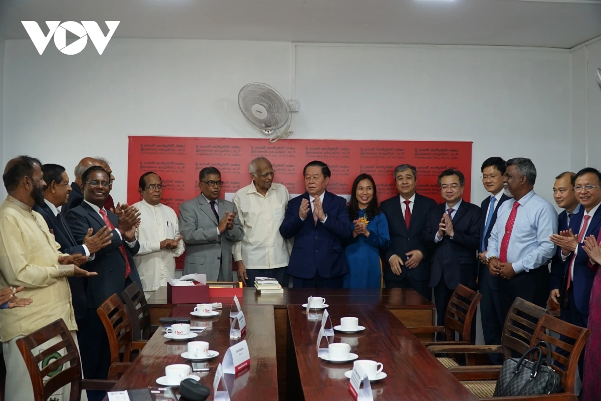 Đoàn đại biểu Đảng Cộng sản Việt Nam do Ủy viên Bộ Chính trị, Bí thư Trung ương Đảng, Trưởng ban Tuyên giáo và Dân vận Trung ương Nguyễn Trọng Nghĩa đứng đầu làm việc với Đảng Cộng sản Sri Lanka và Hội Đoàn kết Sri Lanka - Việt Nam. Đoàn đại biểu Đảng Cộng sản Việt Nam do Ủy viên Bộ Chính trị, Bí thư Trung ương Đảng, Trưởng ban Tuyên giáo và Dân vận Trung ương Nguyễn Trọng Nghĩa đứng đầu làm việc với Đảng Cộng sản Sri Lanka và Hội Đoàn kết Sri Lanka - Việt Nam.
