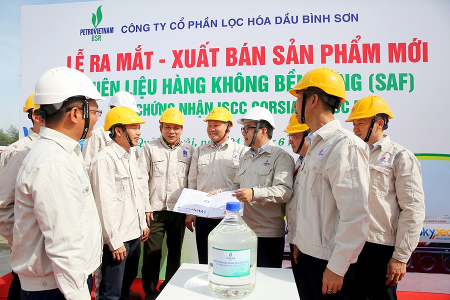 Lọc hóa dầu Bình Sơn ra mắt và xuất bán lô sản phẩm mới Nhiên liệu hàng không bền vững (SAF)