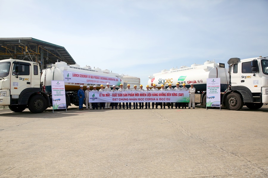 BSR tự hào là một trong những đơn vị tiên phong triển khai thương mại hóa SAF, hướng tới cung cấp giải pháp năng lượng sạch cho các hãng hàng không trong nước và quốc tế BSR tự hào là một trong những đơn vị tiên phong triển khai thương mại hóa SAF, hướng tới cung cấp giải pháp năng lượng sạch cho các hãng hàng không trong nước và quốc tế