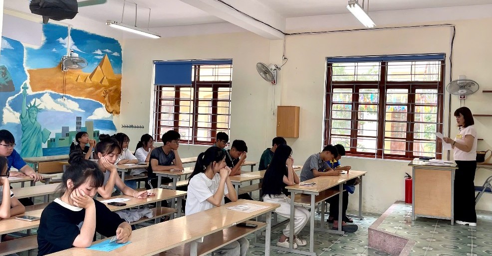 Các thí sinh tham gia kỳ thi tuyển sinh vào lớp 10 THPT năm học 2025 - 2026 trên địa bàn tỉnh Lạng Sơn đang được phổ biến quy chế thi tại các điểm thi Các thí sinh tham gia kỳ thi tuyển sinh vào lớp 10 THPT năm học 2025 - 2026 trên địa bàn tỉnh Lạng Sơn đang được phổ biến quy chế thi tại các điểm thi