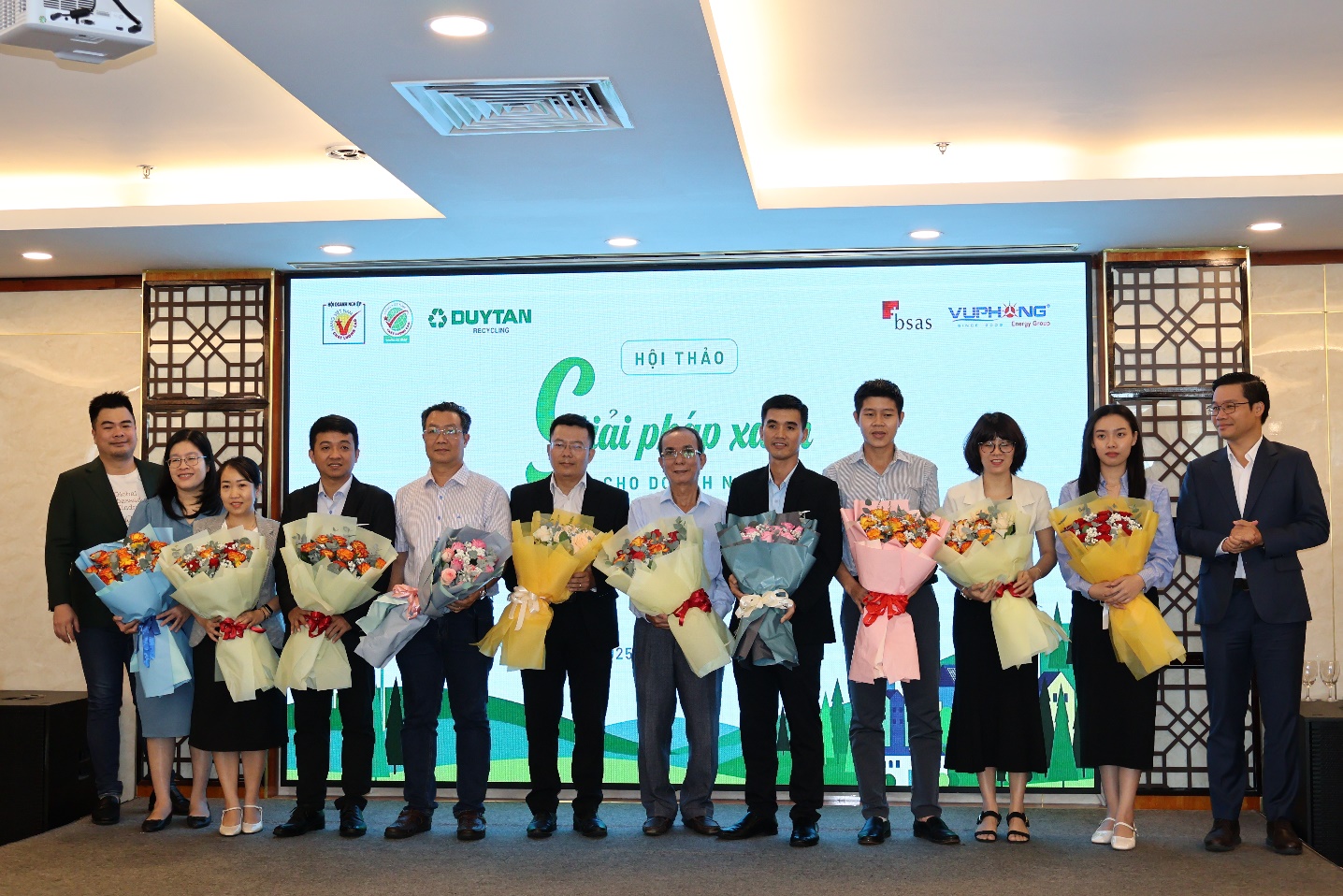Nhóm chuyên gia và tư vấn viên Hỗ trợ Doanh nghiệp về chuyển đổi xanh Nhóm chuyên gia và tư vấn viên Hỗ trợ Doanh nghiệp về chuyển đổi xanh