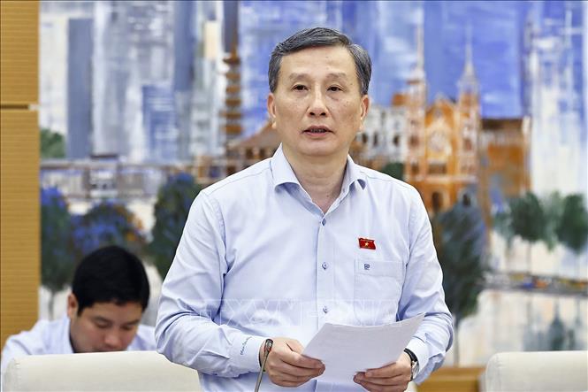 Chủ nhiệm Ủy ban Khoa học, Công nghệ và Môi trường của Quốc hội Lê Quang Huy trình bày tóm tắt báo cáo giải trình, tiếp thu, chỉnh lý. Ảnh: Doãn Tấn/TTXVN