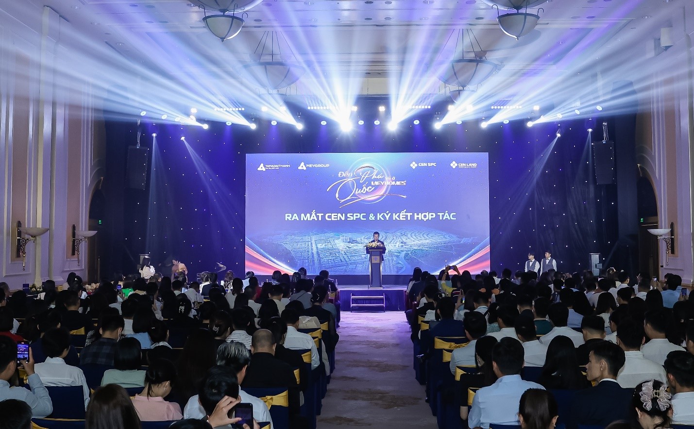 Shark Phạm Thanh Hưng chia sẻ những sách vĩ mô, mở ra nhiều cơ hội mới tại Phú Quốc Shark Phạm Thanh Hưng chia sẻ những sách vĩ mô, mở ra nhiều cơ hội mới tại Phú Quốc