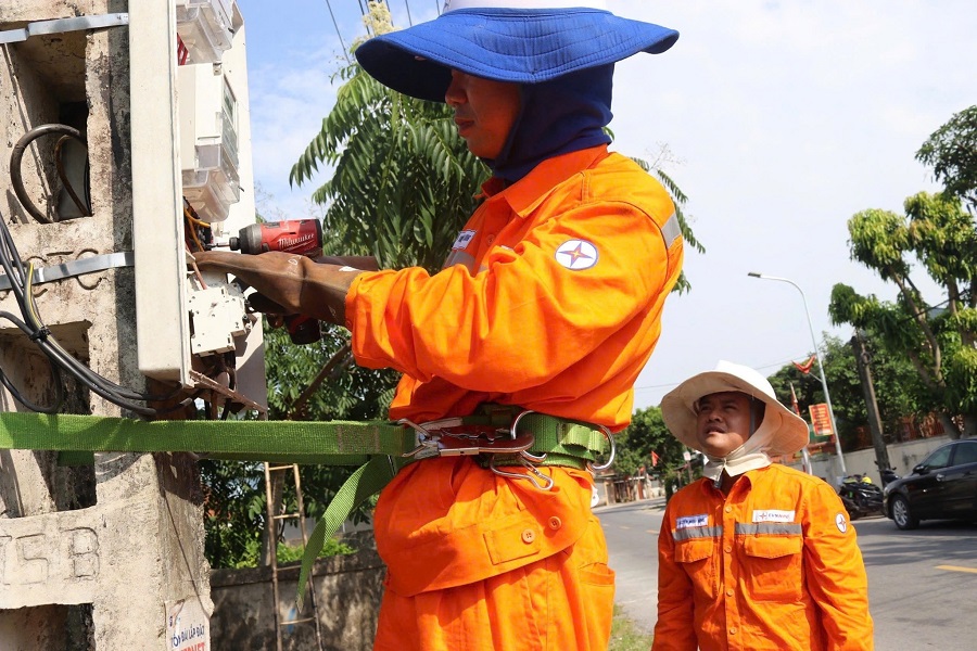 Sửa chữa lưới điện mùa hè