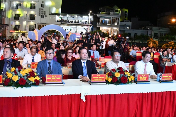 Đại biểu đến dự
