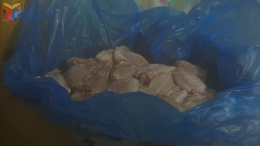 Nhiều hàng hóa là thực phẩm khác không được bảo quản theo đúng quy định về điều kiện an toàn vệ sinh thực phẩm.