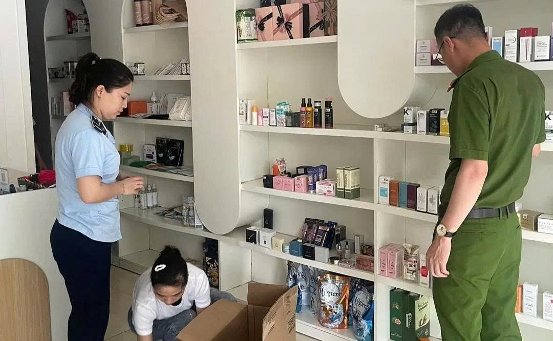 Tuyên Quang: Phát hiện lô mỹ phẩm hỏng, hàng giả mạo thương hiệu nổi tiếng