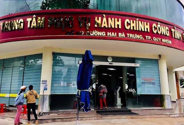 Hoạt động của Trung tâm Phục vụ hành chính công tỉnh Bình Định sẽ giảm bớt áp lực khi có các Đại lý dịch vụ công trực tuyến của Chi nhánh BIDV Bình Định. Trong ảnh: Mặt tiền Trung tâm Phục vụ hành chính công tỉnh Bình Định. Ảnh: Viết Hiền Hoạt động của Trung tâm Phục vụ hành chính công tỉnh Bình Định sẽ giảm bớt áp lực khi có các Đại lý dịch vụ công trực tuyến của Chi nhánh BIDV Bình Định. Trong ảnh: Mặt tiền Trung tâm Phục vụ hành chính công tỉnh Bình Định. Ảnh: Viết Hiền