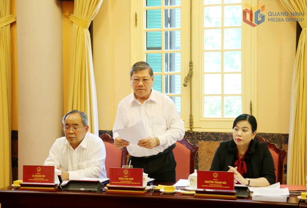 Ông Trần Văn Rón, Ủy viên Trung ương Đảng, Phó Chủ nhiệm Thường trực Ủy ban Kiểm tra Trung ương, phát biểu tại buổi làm việc.